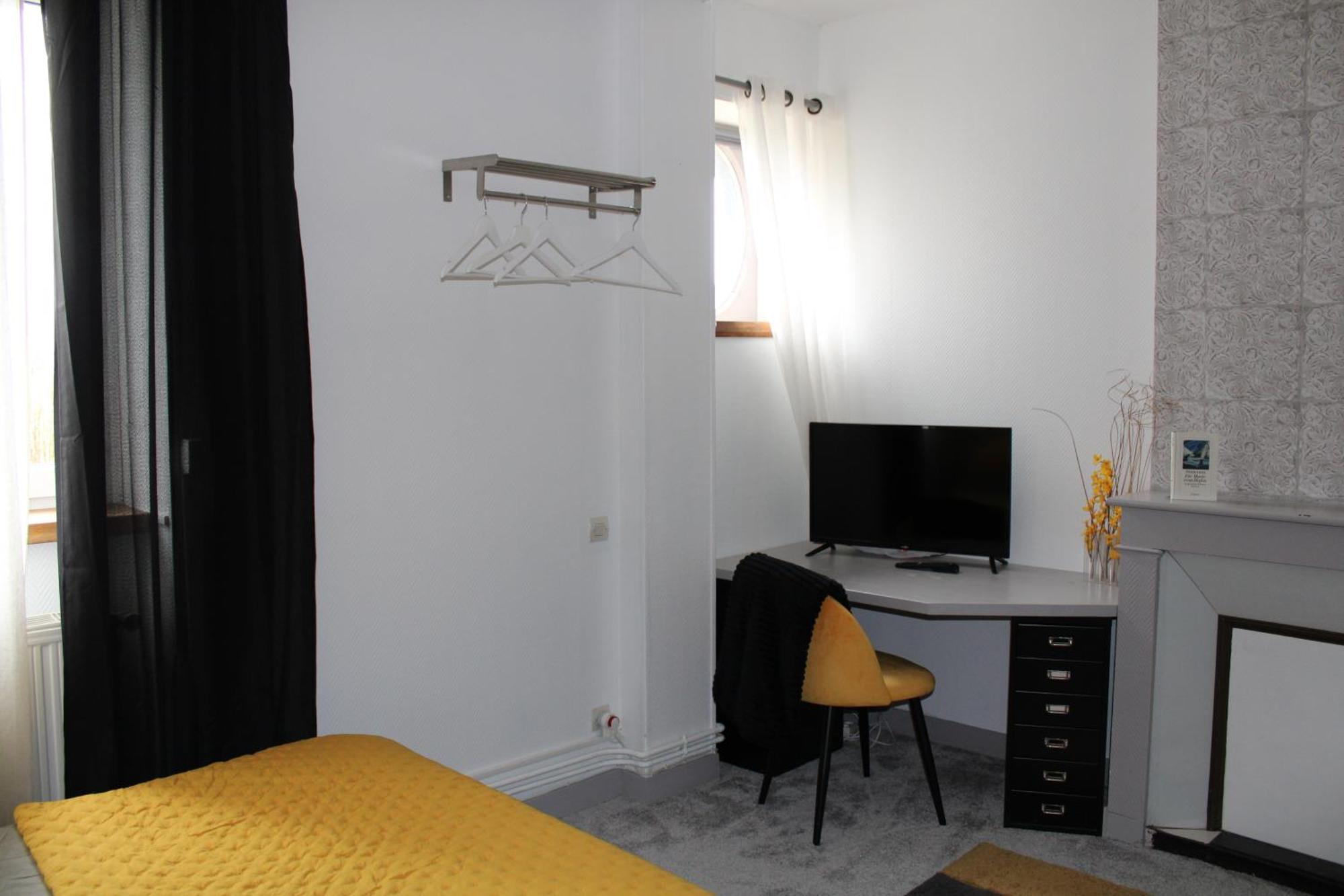 Hotel Les Sous Bois Saint-Laurent-de-Brevedent Esterno foto